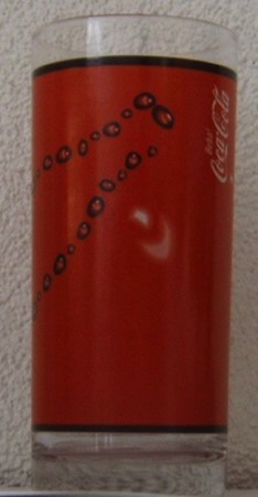 03254-19 € 2,50 coca cola glas contour rode achtergrond.jpeg
